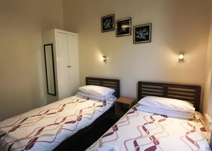 Hampton Court Guesthouse - City Centre