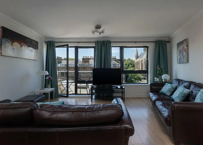 3 Bedroom Hillhead, With Balcony And Roof Garden