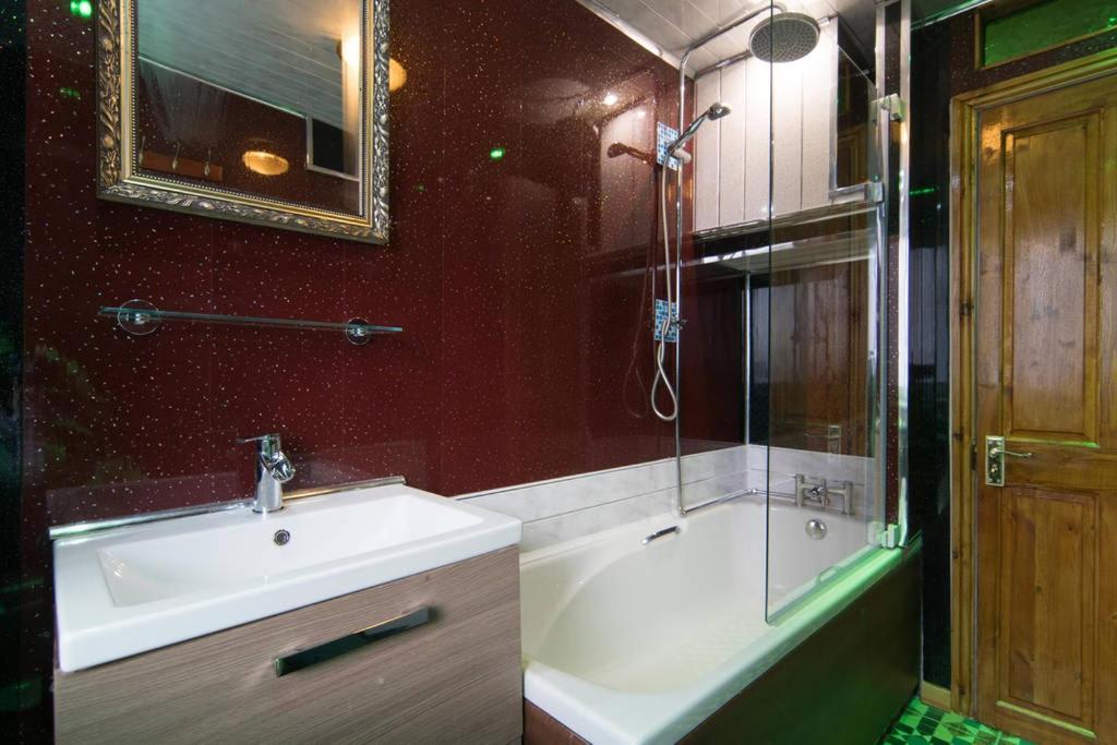 Luxurious Near Charing Cross * Glasgow