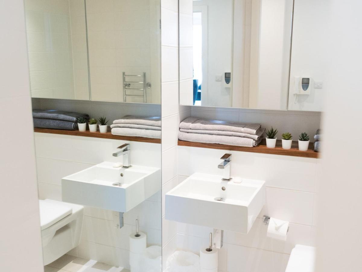 Pass The Keys Lovely New 1-bedroom Harbour River View * Glasgow
