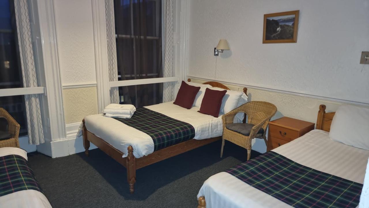 Hampton Court - Centre Glasgow