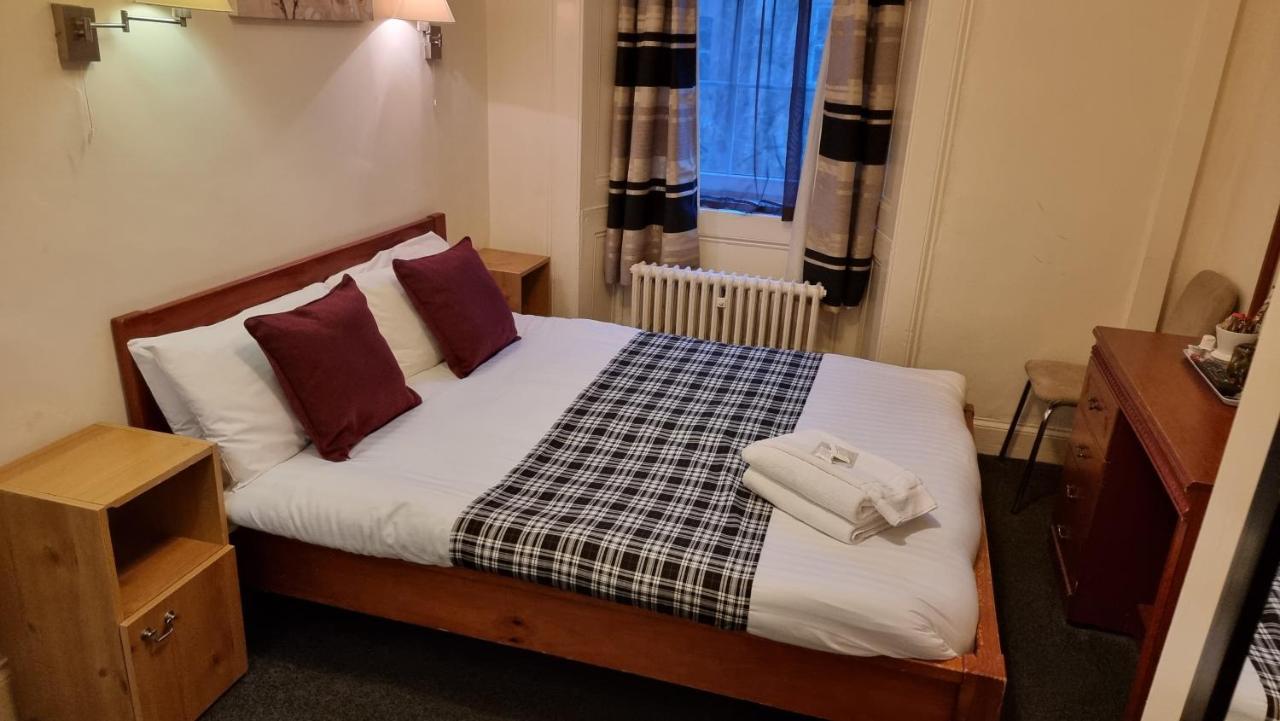 Hampton Court - Centre Glasgow