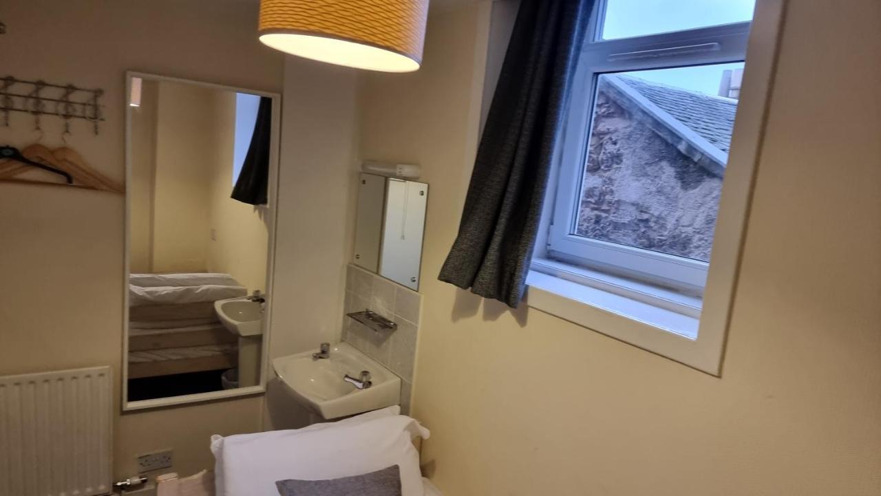 Hampton Court - Centre 3* Glasgow