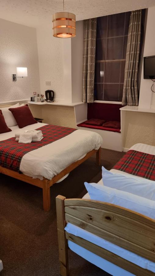 Hampton Court - Centre 3* Glasgow