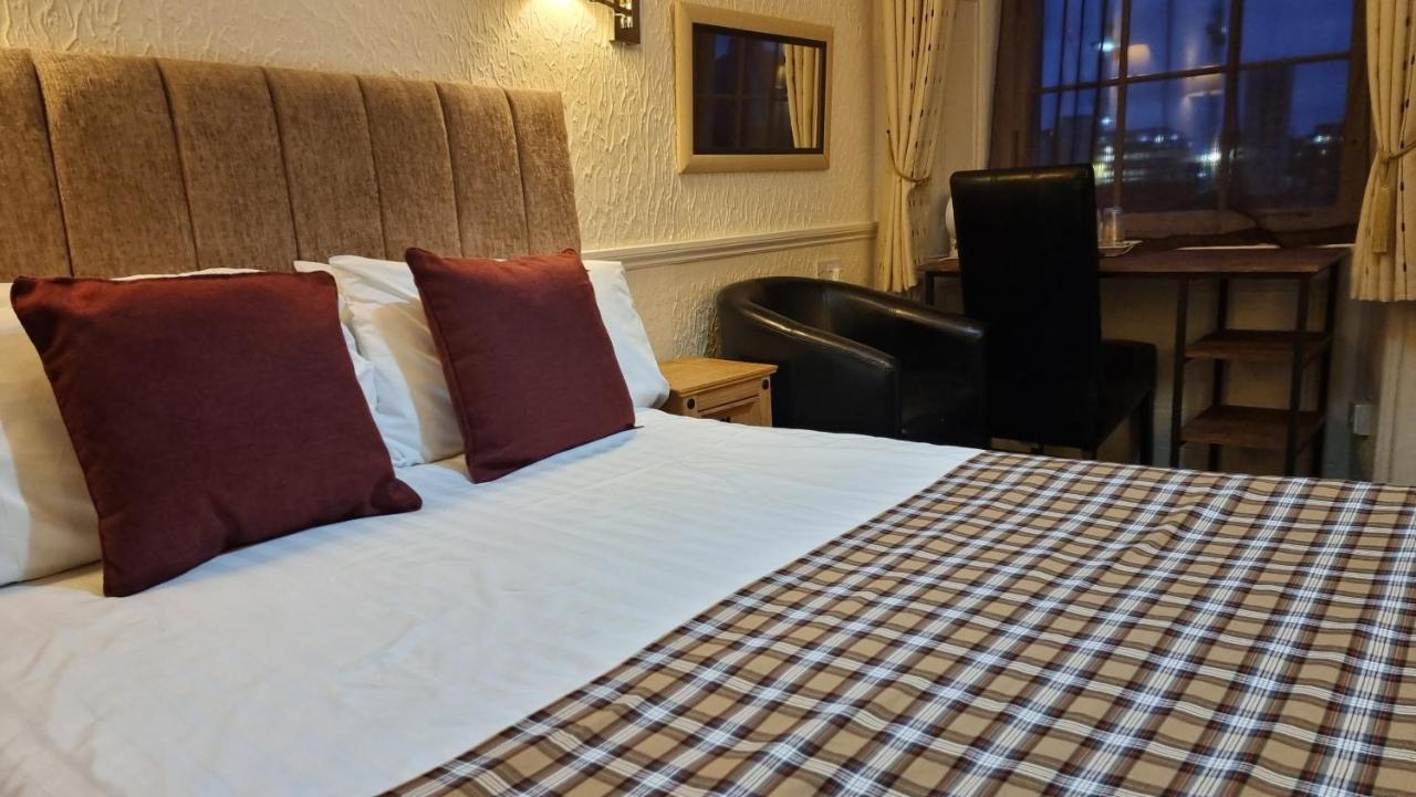 Hampton Court - Centre Glasgow