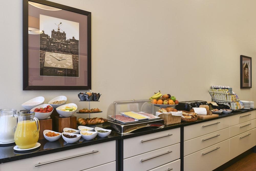 Aparthotel Fraser