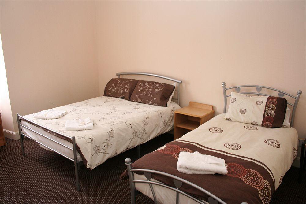 Queen's Park Hotel 2*