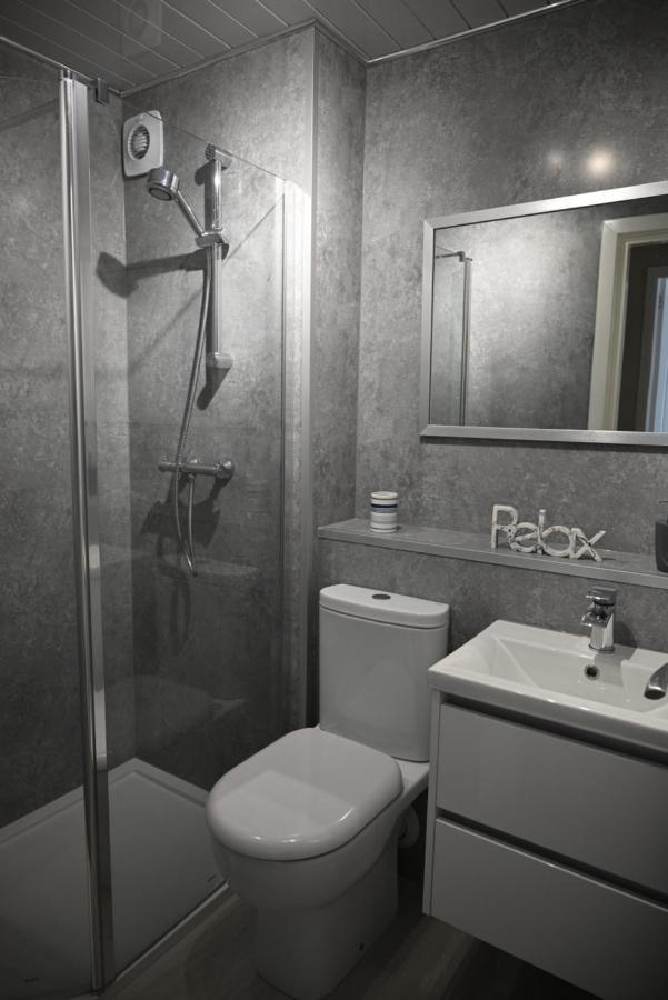 The Cluthar - Ground Floor West End Centre Rockvilla Flat & Parking Apartment