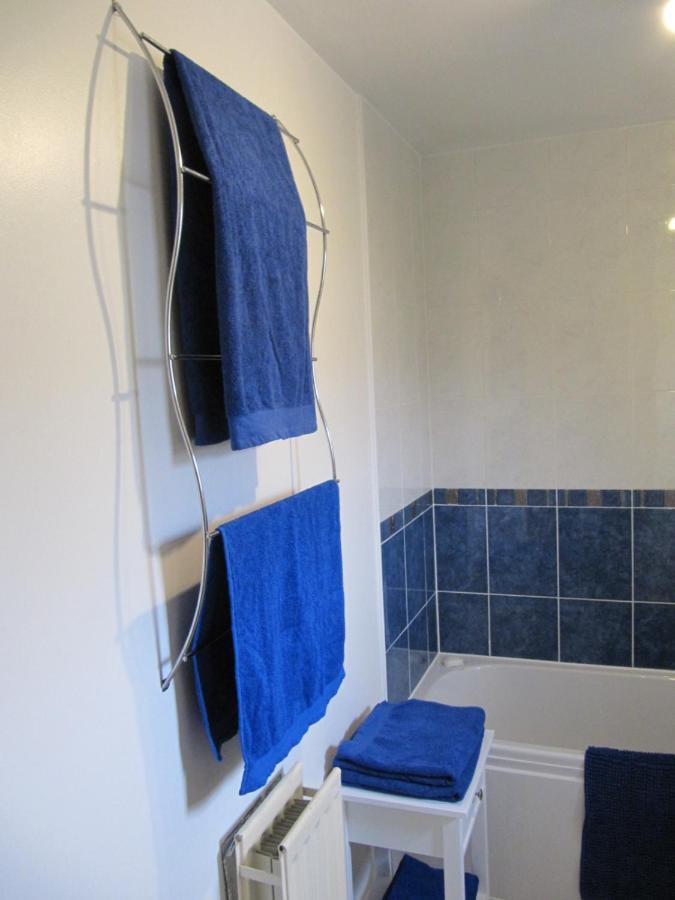 Cozy Off Road 2 Bedroom With Free Wi-fi And Private Parking *