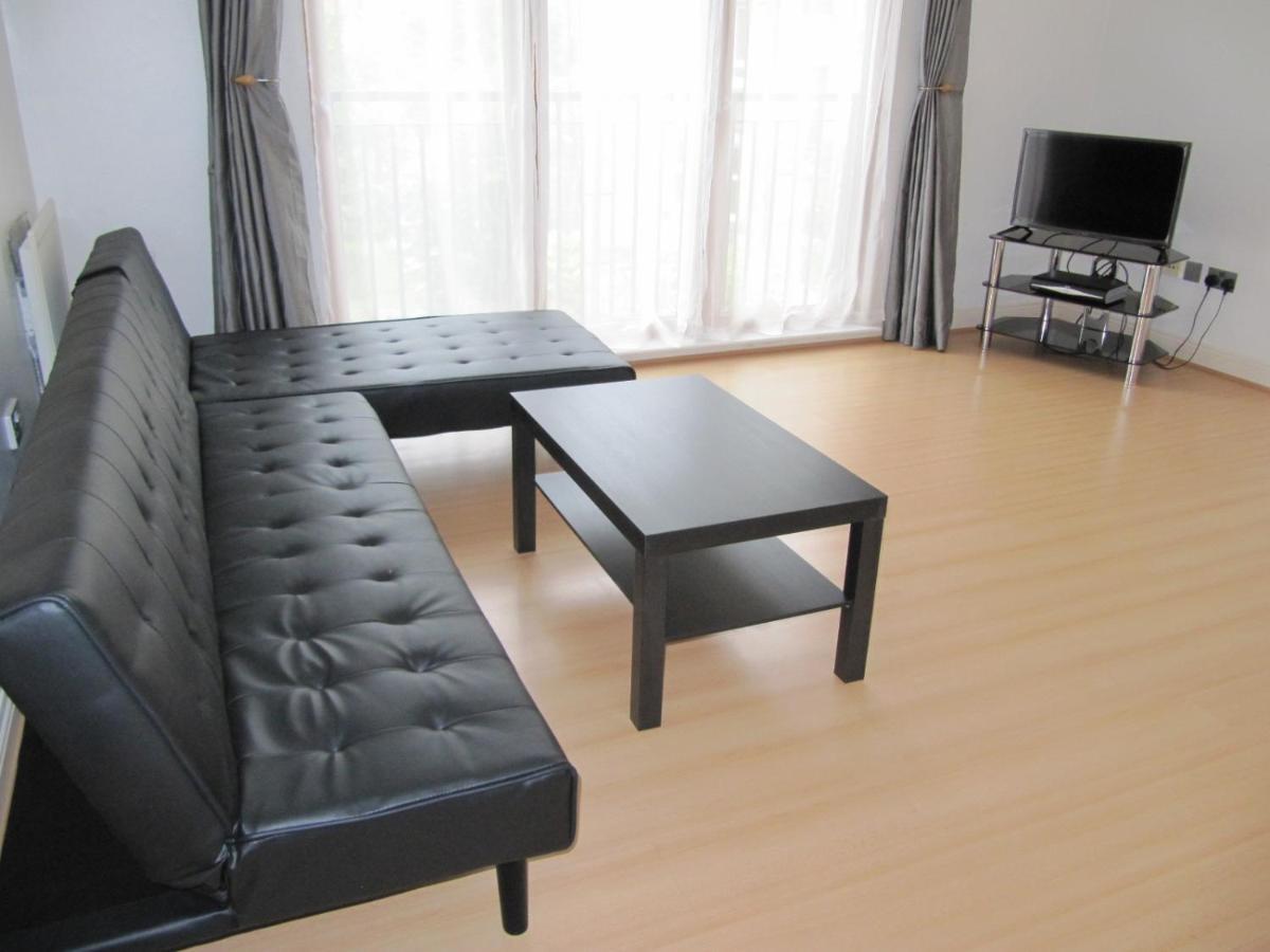 Cozy Off Road 2 Bedroom With Free Wi-fi And Private Parking * Glasgow
