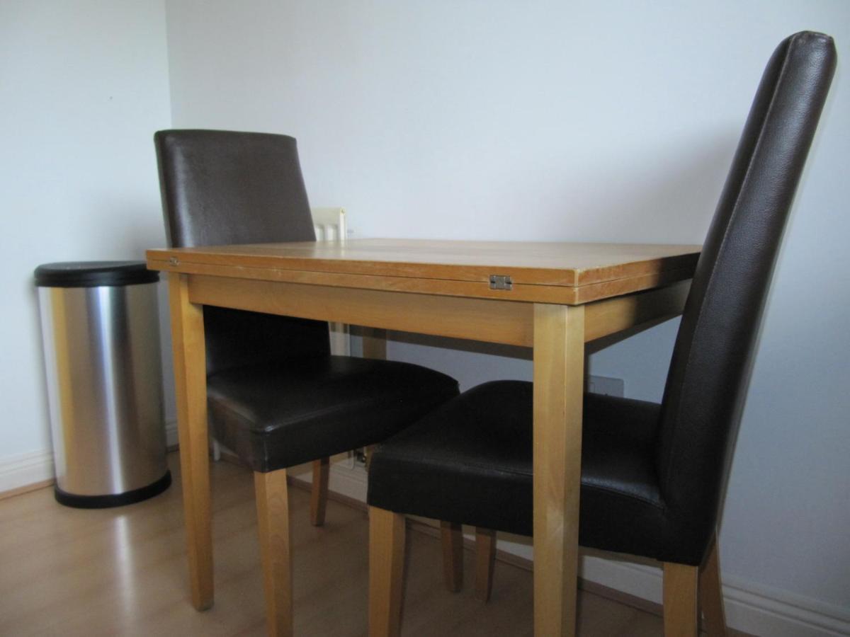Cozy Off Road 2 Bedroom With Free Wi-fi And Private Parking Glasgow