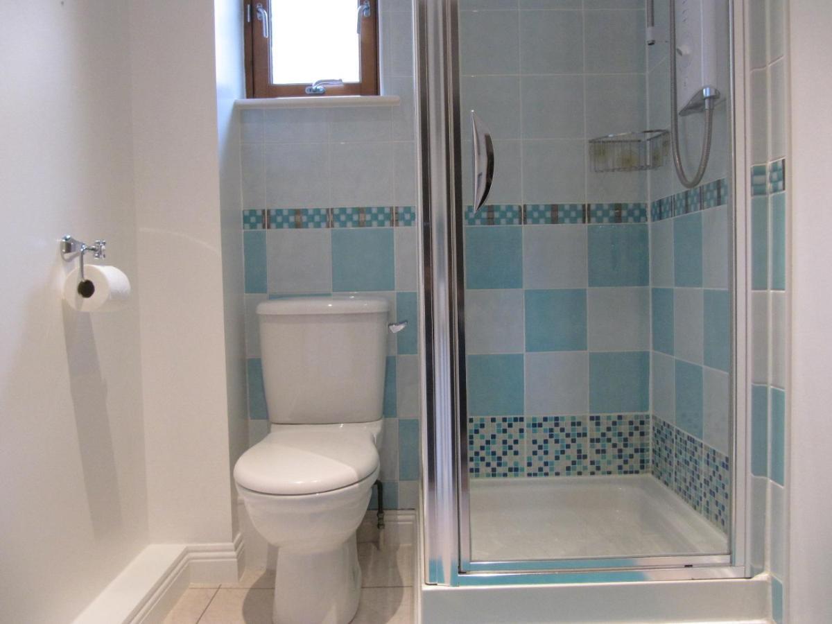 Cozy Off Road 2 Bedroom With Free Wi-fi And Private Parking Glasgow