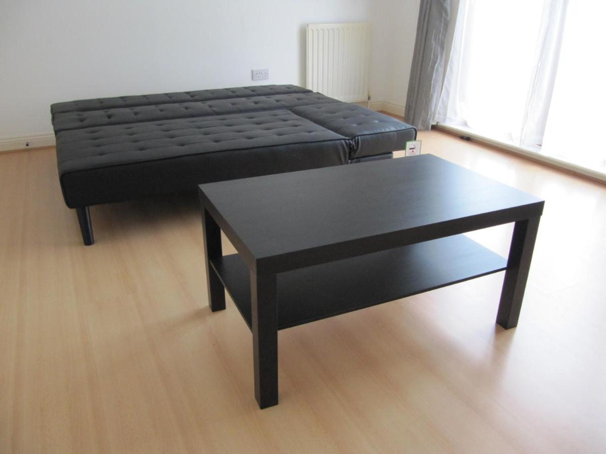 Cozy Off Road 2 Bedroom With Free Wi-fi And Private Parking * Glasgow