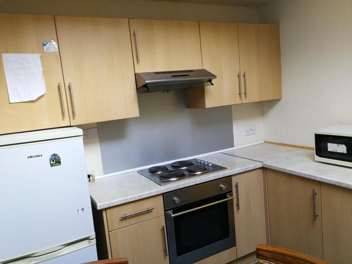 Guest house A Double Bedroom Near Centre Not In Great Condition Suitable For Short *