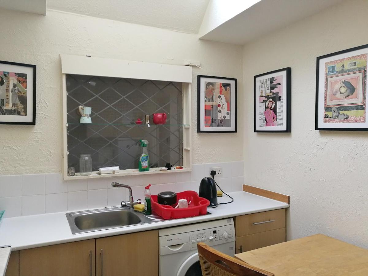 A Double Bedroom Near Centre Not In Great Condition Suitable For Short *