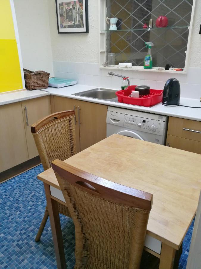 Guest house A Double Bedroom Near Centre Not In Great Condition Suitable For Short