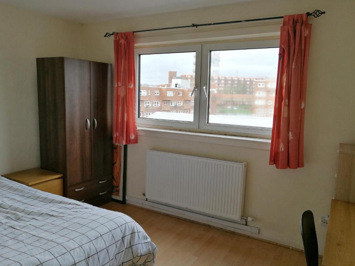 A Double Bedroom Near Centre Not In Great Condition Suitable For Short Glasgow