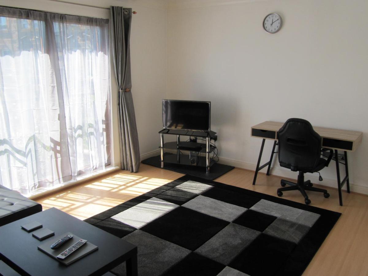 Cozy Off Road 2 Bedroom With Free Wi-fi And Private Parking Apartment