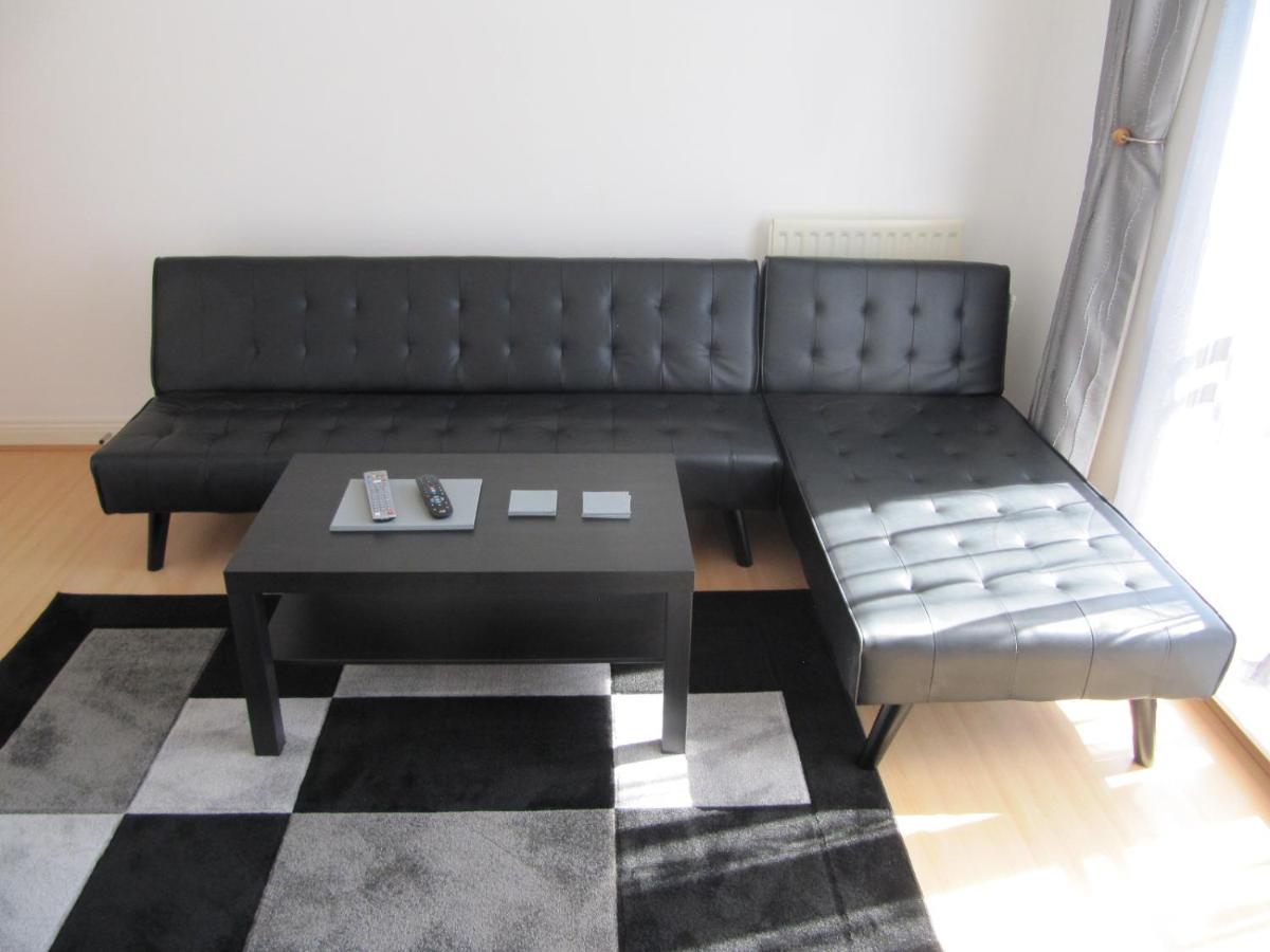 Cozy Off Road 2 Bedroom With Free Wi-fi And Private Parking Apartment Glasgow
