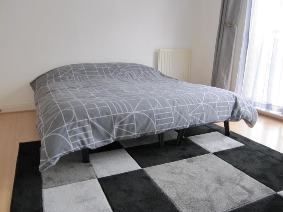 Cozy Off Road 2 Bedroom With Free Wi-fi And Private Parking * Glasgow