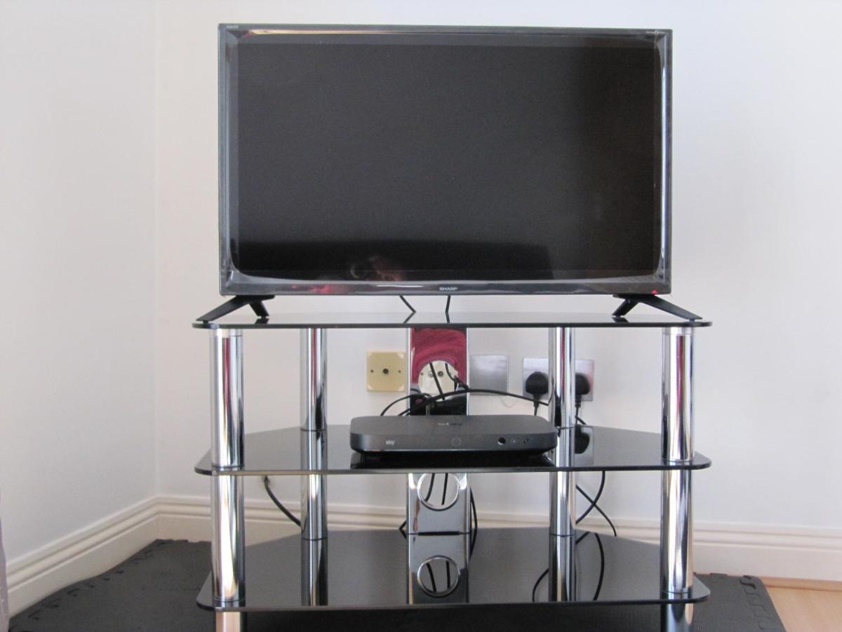 Cozy Off Road 2 Bedroom With Free Wi-fi And Private Parking
