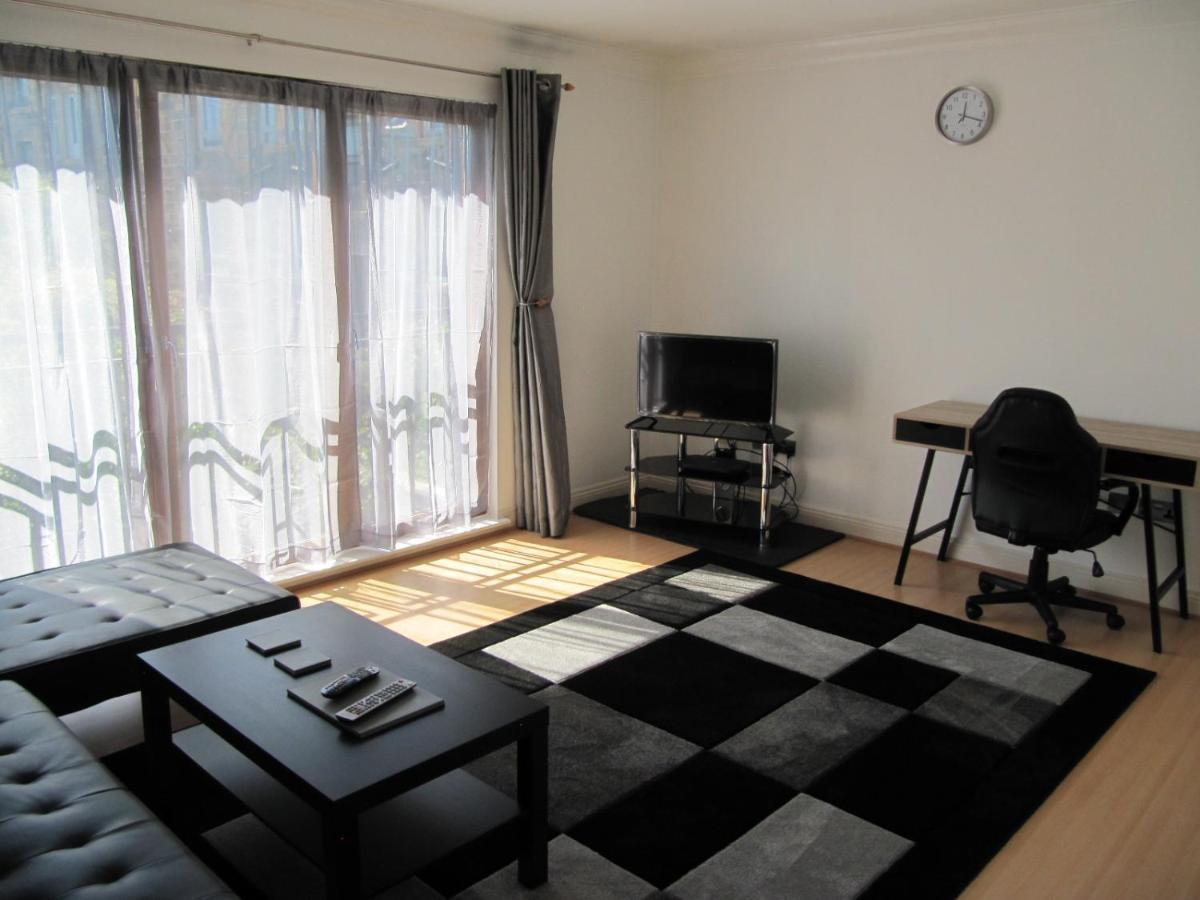 Cozy Off Road 2 Bedroom With Free Wi-fi And Private Parking * Glasgow