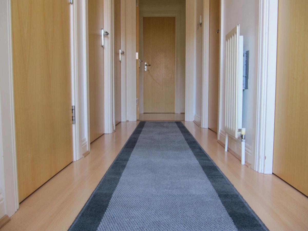 Cozy Off Road 2 Bedroom With Free Wi-fi And Private Parking Apartment Glasgow
