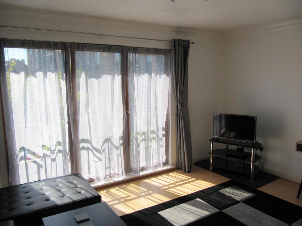 Apartment Cozy Off Road 2 Bedroom With Free Wi-fi And Private Parking *
