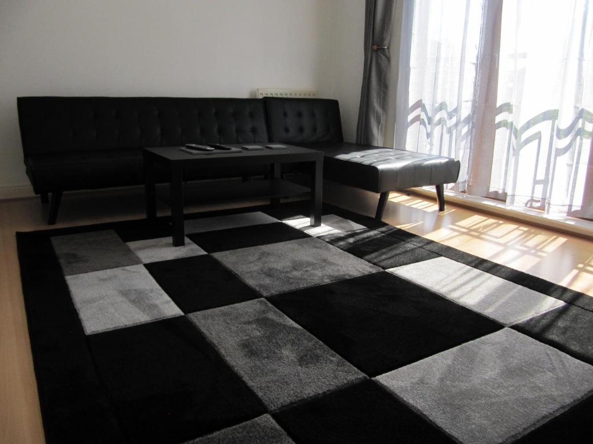 Apartment Cozy Off Road 2 Bedroom With Free Wi-fi And Private Parking