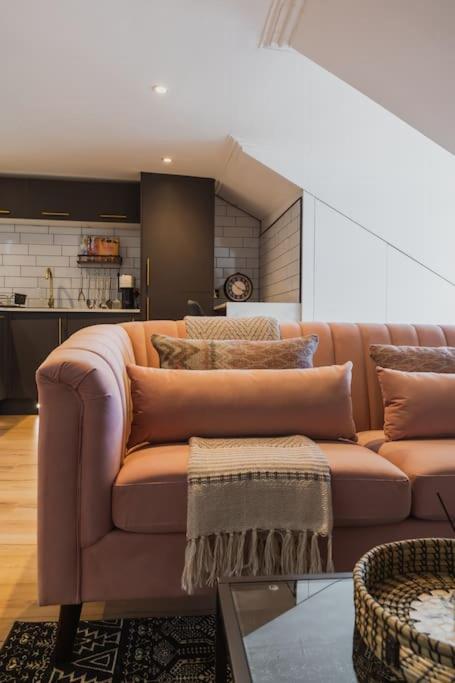 Apartment The West End Loft - 5* Retreat - Private Parking! *