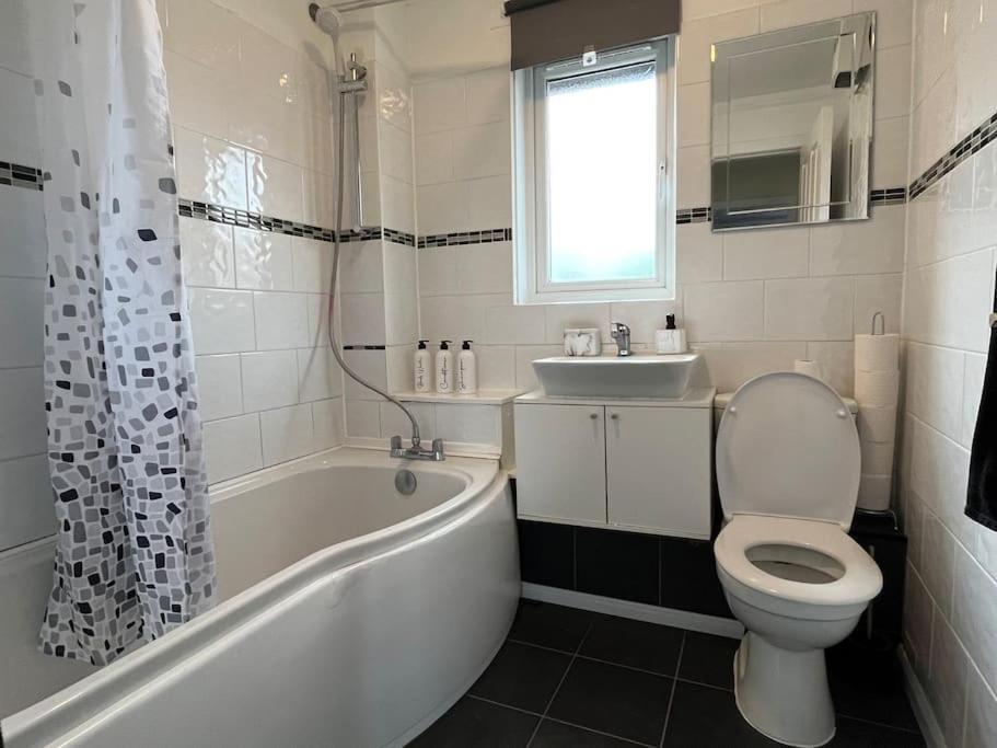 Spacious Near Holiday home