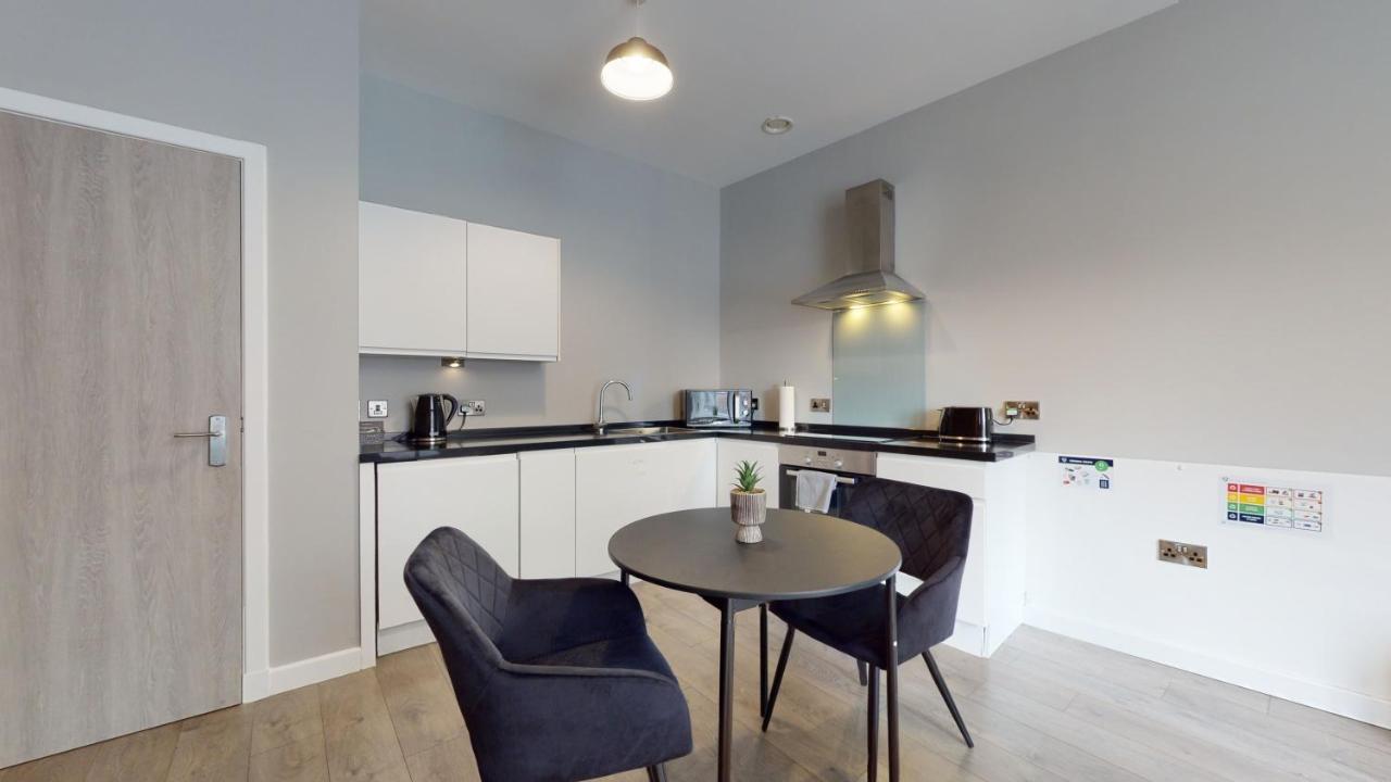 Glassford Apartment *