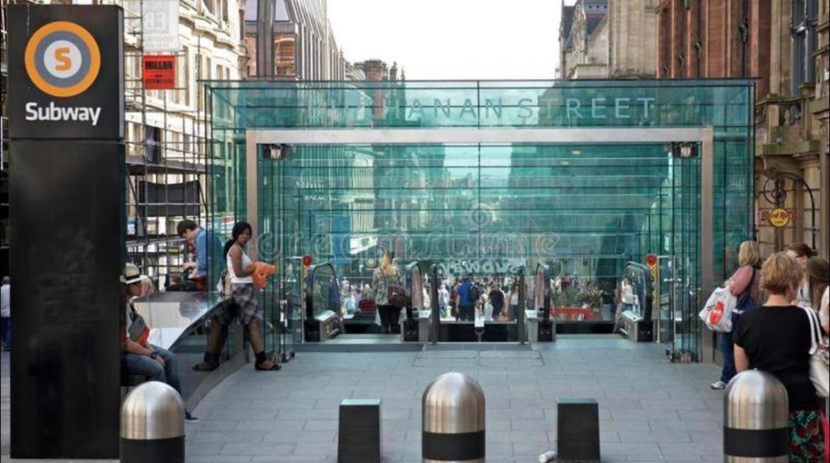 Designer Penthouse With Riverviews - G1 Centre, 3 Bedrooms, 2 Bathrooms, 1 Living / Kitchen. Full Floor, Wrap Around Terrace, Panoramic Views, Off Station / Buchanan Street *