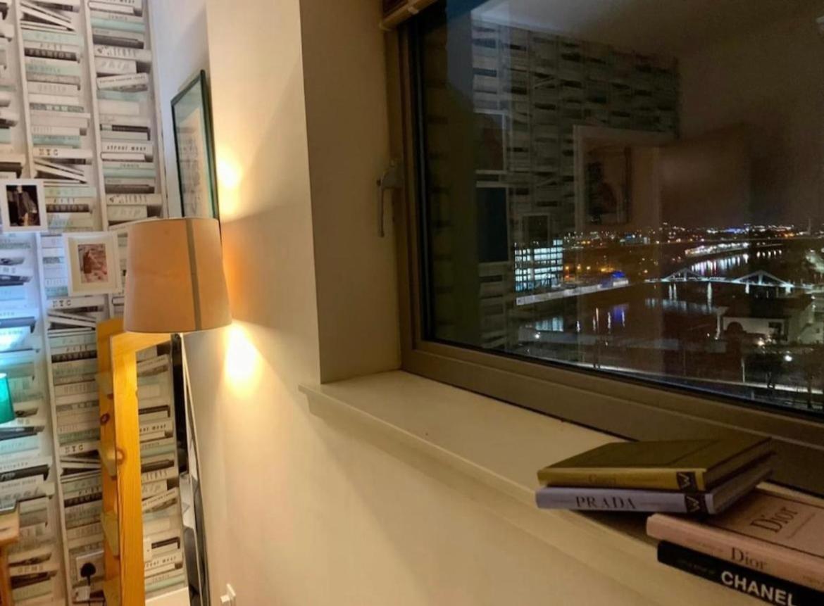 Designer Penthouse With Riverviews - G1 Centre, 3 Bedrooms, 2 Bathrooms, 1 Living / Kitchen. Full Floor, Wrap Around Terrace, Panoramic Views, Off Station / Buchanan Street Apartment
