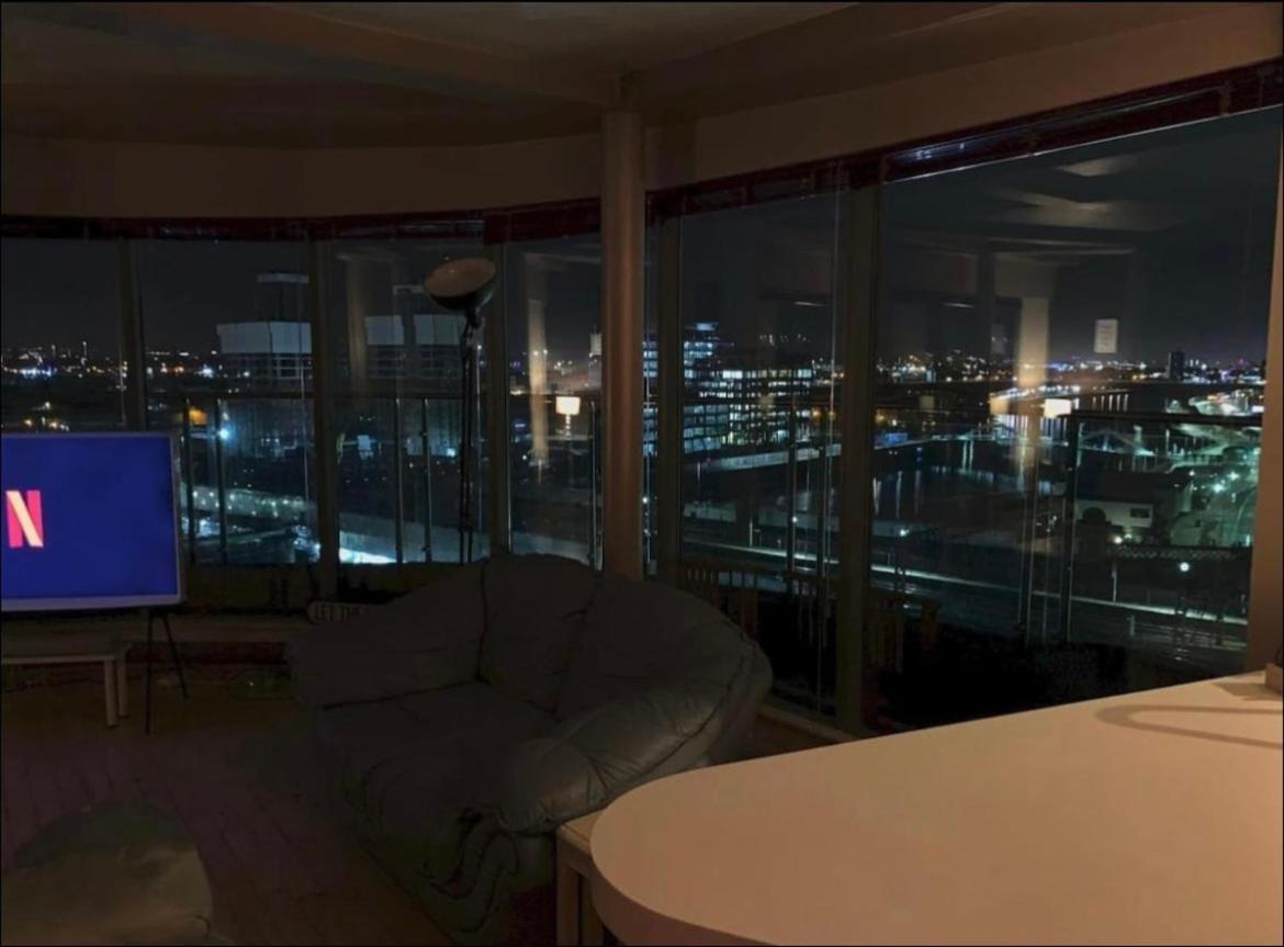 Apartment Designer Penthouse With Riverviews - G1 Centre, 3 Bedrooms, 2 Bathrooms, 1 Living / Kitchen. Full Floor, Wrap Around Terrace, Panoramic Views, Off Station / Buchanan Street