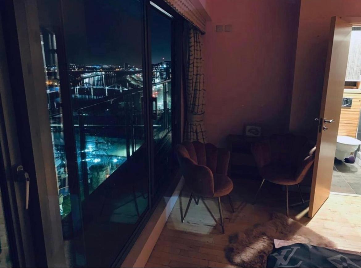 Apartment Designer Penthouse With Riverviews - G1 Centre, 3 Bedrooms, 2 Bathrooms, 1 Living / Kitchen. Full Floor, Wrap Around Terrace, Panoramic Views, Off Station / Buchanan Street *