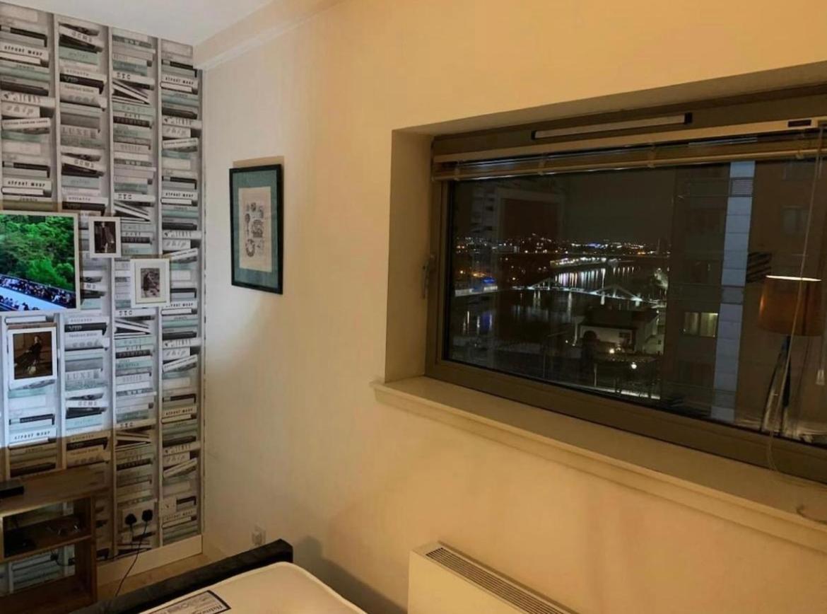 Designer Penthouse With Riverviews - G1 Centre, 3 Bedrooms, 2 Bathrooms, 1 Living / Kitchen. Full Floor, Wrap Around Terrace, Panoramic Views, Off Station / Buchanan Street Glasgow