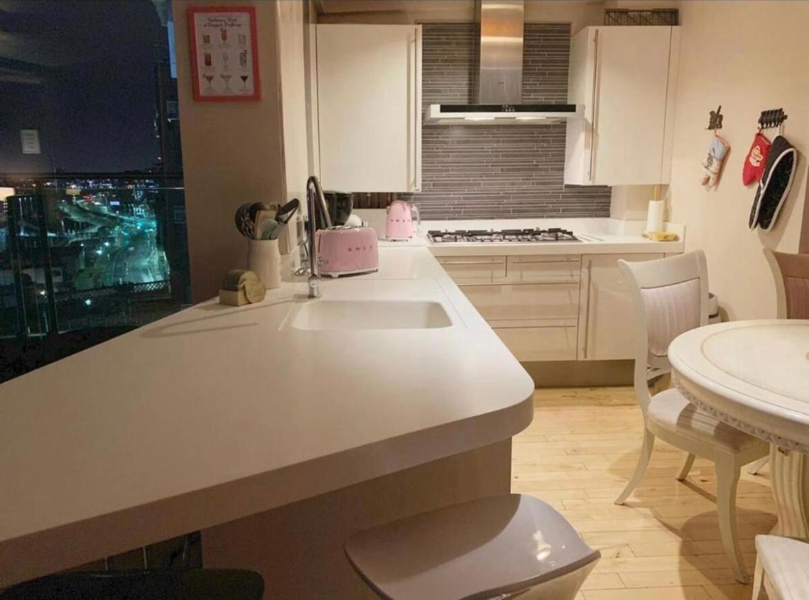Designer Penthouse With Riverviews - G1 Centre, 3 Bedrooms, 2 Bathrooms, 1 Living / Kitchen. Full Floor, Wrap Around Terrace, Panoramic Views, Off Station / Buchanan Street Apartment *