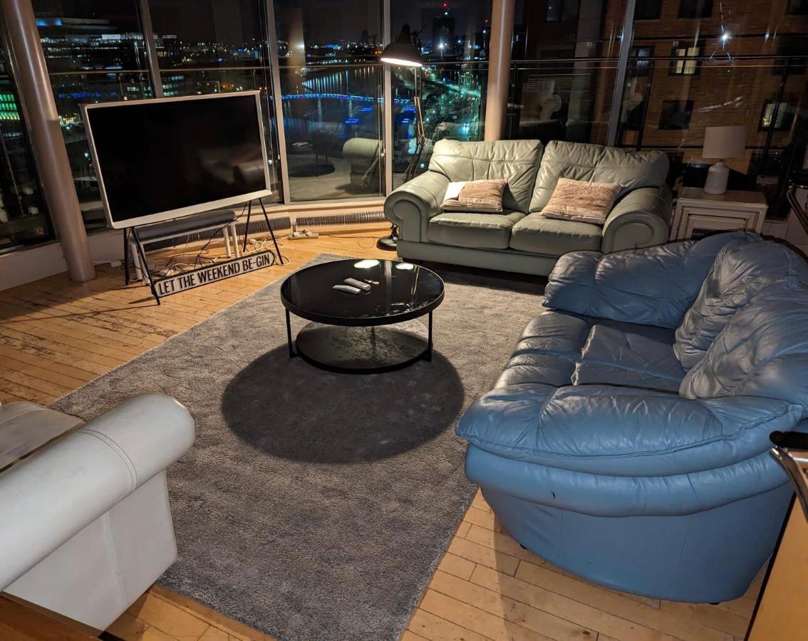 Designer Penthouse With Riverviews - G1 Centre, 3 Bedrooms, 2 Bathrooms, 1 Living / Kitchen. Full Floor, Wrap Around Terrace, Panoramic Views, Off Station / Buchanan Street * Glasgow