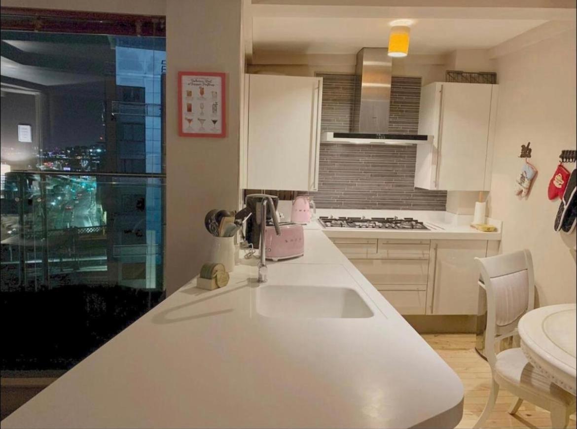 Designer Penthouse With Riverviews - G1 Centre, 3 Bedrooms, 2 Bathrooms, 1 Living / Kitchen. Full Floor, Wrap Around Terrace, Panoramic Views, Off Station / Buchanan Street *