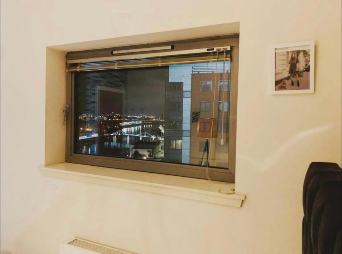 Designer Penthouse With Riverviews - G1 Centre, 3 Bedrooms, 2 Bathrooms, 1 Living / Kitchen. Full Floor, Wrap Around Terrace, Panoramic Views, Off Station / Buchanan Street