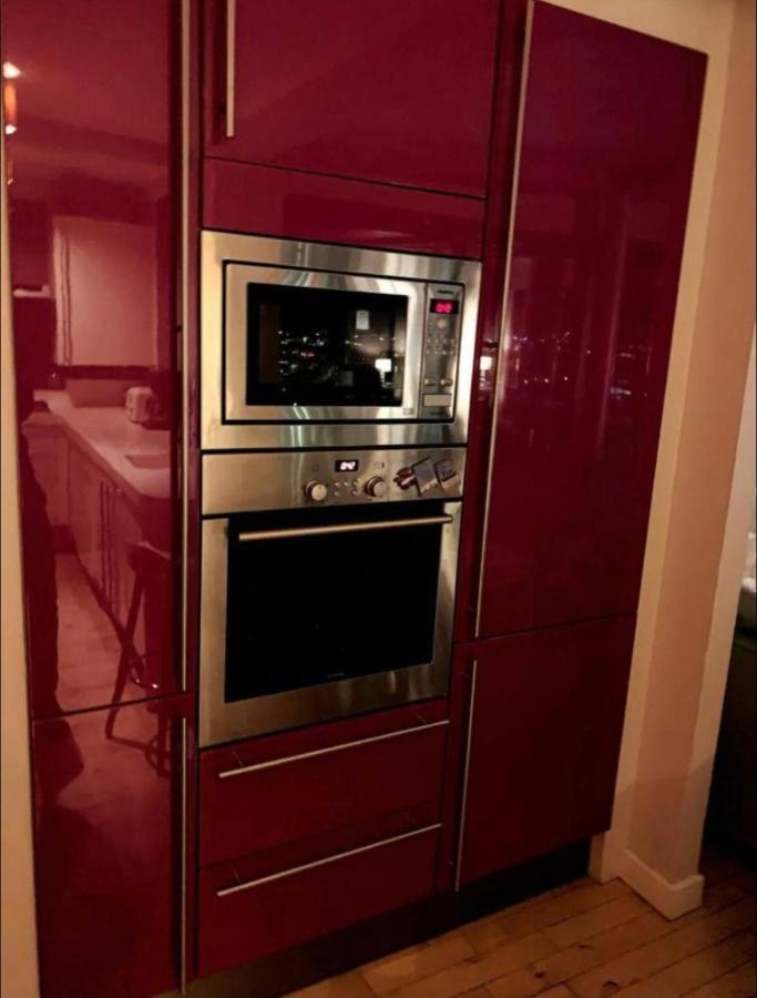 Designer Penthouse With Riverviews - G1 Centre, 3 Bedrooms, 2 Bathrooms, 1 Living / Kitchen. Full Floor, Wrap Around Terrace, Panoramic Views, Off Station / Buchanan Street Apartment