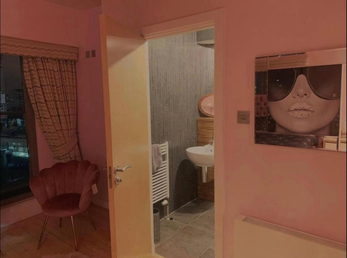 Designer Penthouse With Riverviews - G1 Centre, 3 Bedrooms, 2 Bathrooms, 1 Living / Kitchen. Full Floor, Wrap Around Terrace, Panoramic Views, Off Station / Buchanan Street * Glasgow