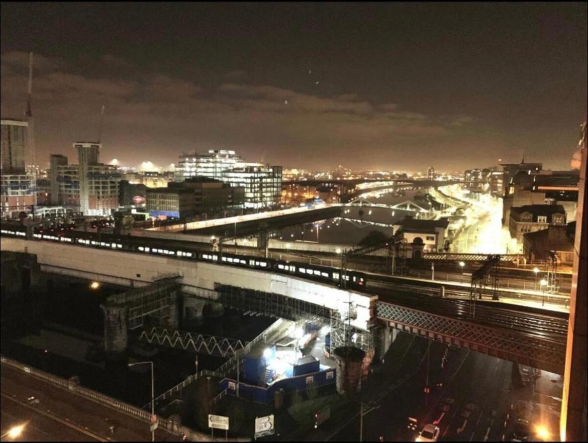 Designer Penthouse With Riverviews - G1 Centre, 3 Bedrooms, 2 Bathrooms, 1 Living / Kitchen. Full Floor, Wrap Around Terrace, Panoramic Views, Off Station / Buchanan Street Glasgow