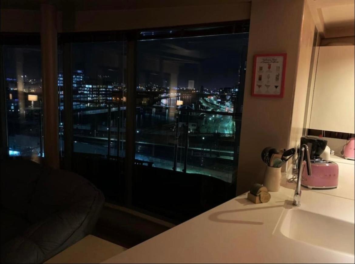 Designer Penthouse With Riverviews - G1 Centre, 3 Bedrooms, 2 Bathrooms, 1 Living / Kitchen. Full Floor, Wrap Around Terrace, Panoramic Views, Off Station / Buchanan Street Glasgow