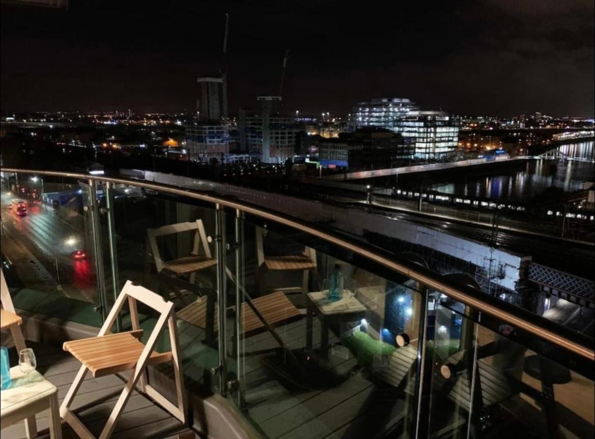 Designer Penthouse With Riverviews - G1 Centre, 3 Bedrooms, 2 Bathrooms, 1 Living / Kitchen. Full Floor, Wrap Around Terrace, Panoramic Views, Off Station / Buchanan Street