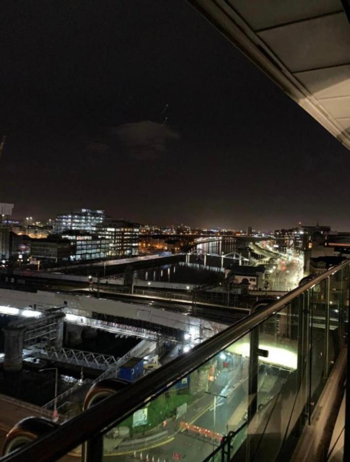 Designer Penthouse With Riverviews - G1 Centre, 3 Bedrooms, 2 Bathrooms, 1 Living / Kitchen. Full Floor, Wrap Around Terrace, Panoramic Views, Off Station / Buchanan Street