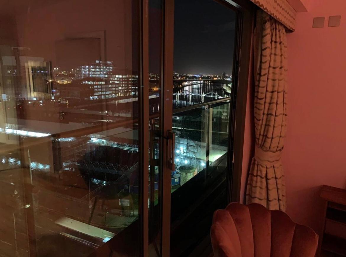 Apartment Designer Penthouse With Riverviews - G1 Centre, 3 Bedrooms, 2 Bathrooms, 1 Living / Kitchen. Full Floor, Wrap Around Terrace, Panoramic Views, Off Station / Buchanan Street