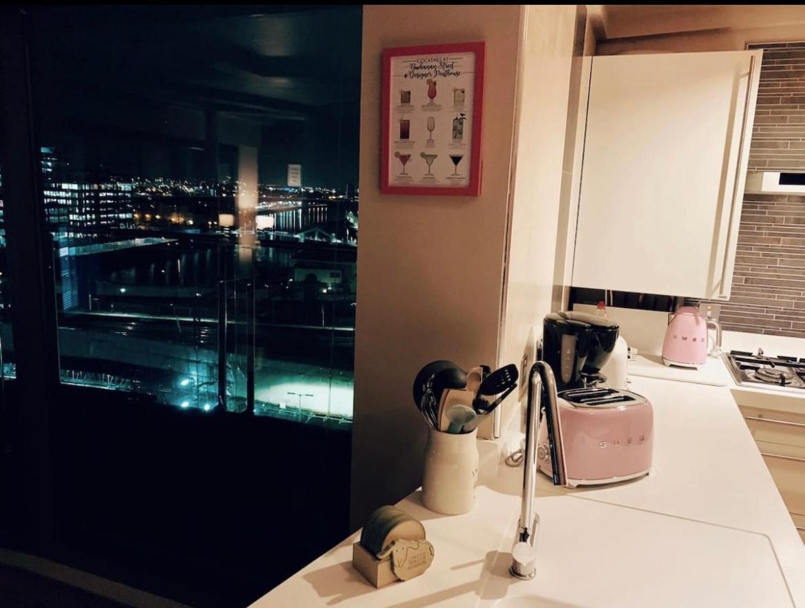 Designer Penthouse With Riverviews - G1 Centre, 3 Bedrooms, 2 Bathrooms, 1 Living / Kitchen. Full Floor, Wrap Around Terrace, Panoramic Views, Off Station / Buchanan Street *