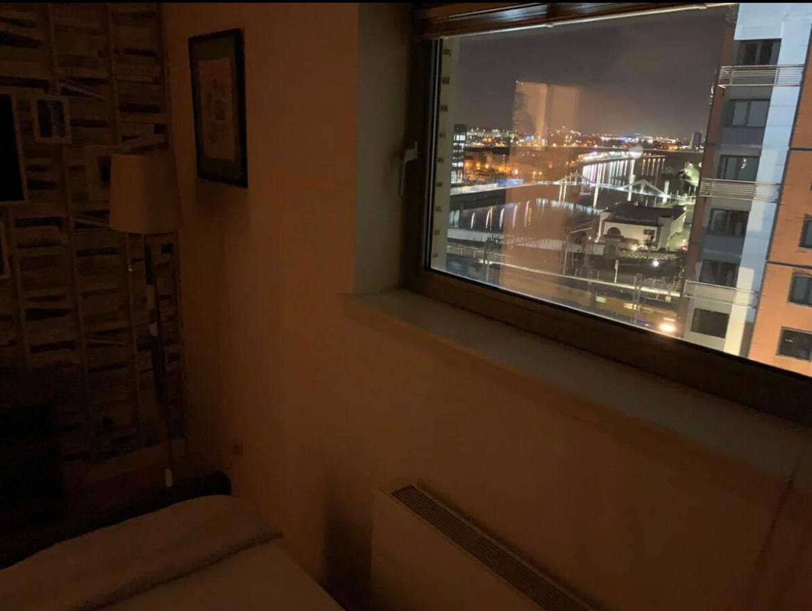 Apartment Designer Penthouse With Riverviews - G1 Centre, 3 Bedrooms, 2 Bathrooms, 1 Living / Kitchen. Full Floor, Wrap Around Terrace, Panoramic Views, Off Station / Buchanan Street *